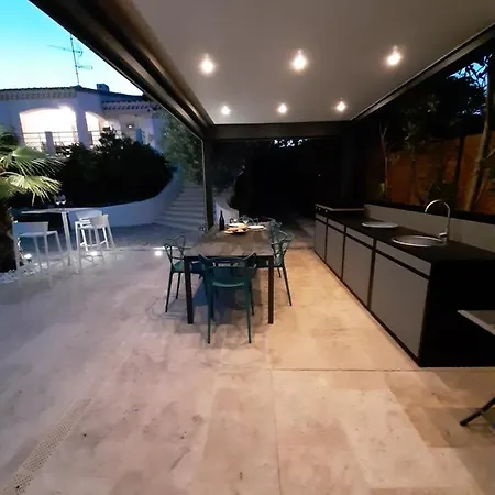 Rasoa Nosy Be Bed and breakfast Agde